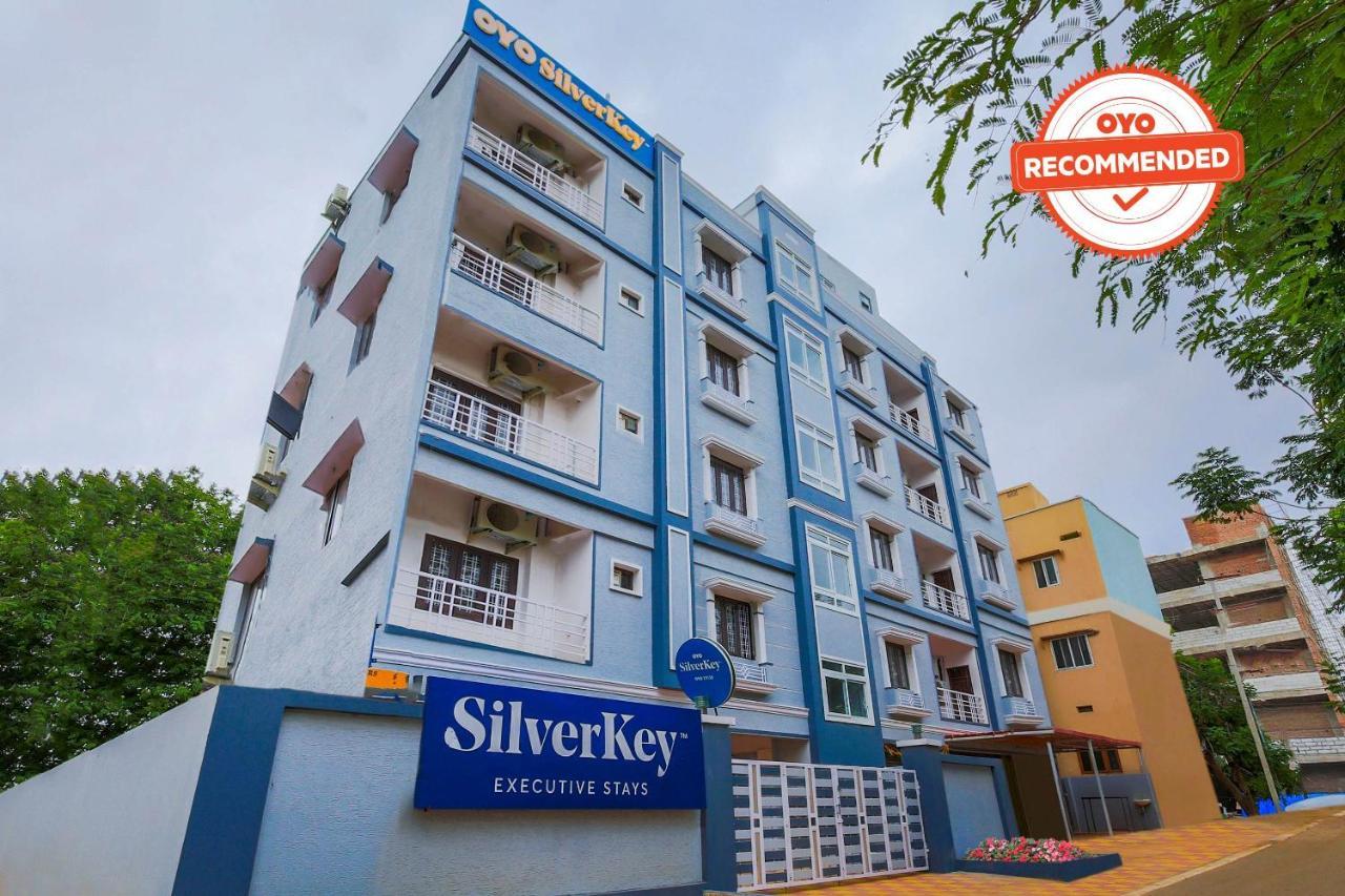 Oyo Silverkey 74581 Nallagandla Hotell Hyderabad Exteriör bild