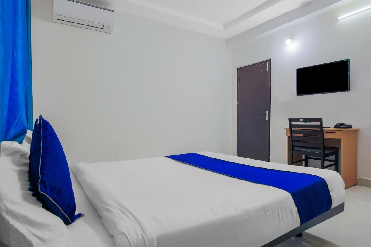 Oyo Silverkey 74581 Nallagandla Hotell Hyderabad Exteriör bild