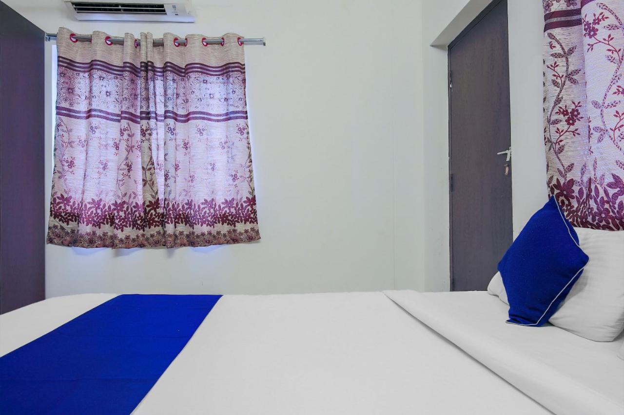 Oyo Silverkey 74581 Nallagandla Hotell Hyderabad Exteriör bild