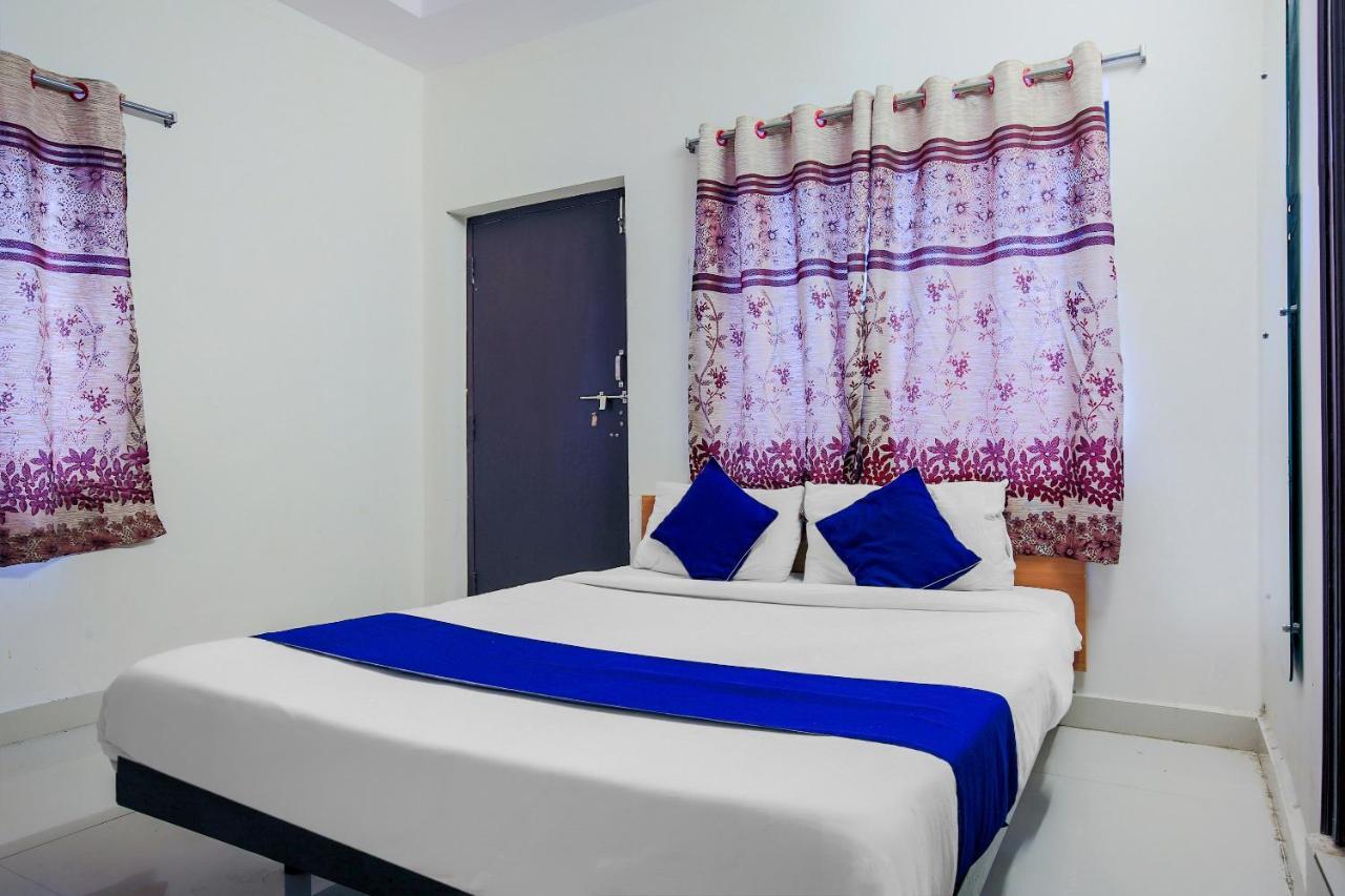 Oyo Silverkey 74581 Nallagandla Hotell Hyderabad Exteriör bild