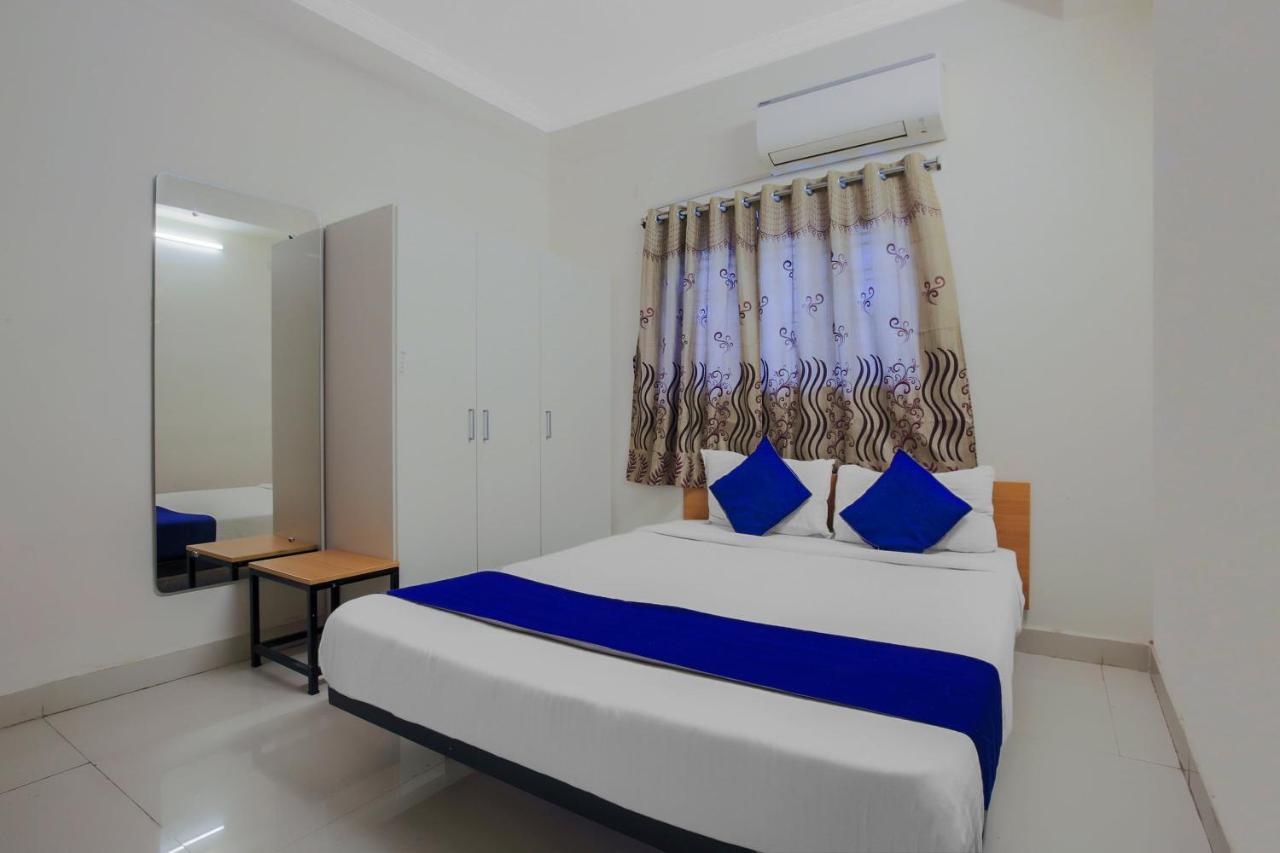 Oyo Silverkey 74581 Nallagandla Hotell Hyderabad Exteriör bild