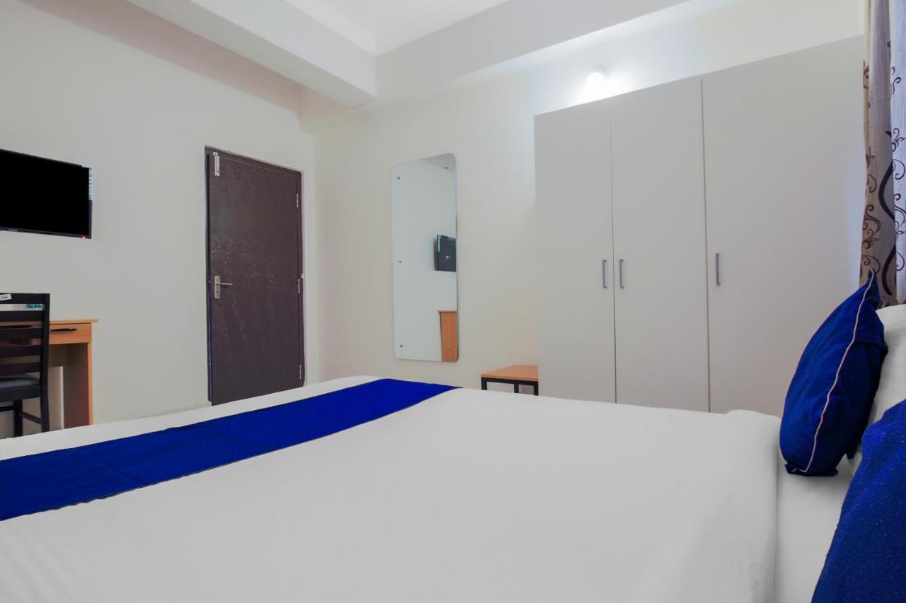 Oyo Silverkey 74581 Nallagandla Hotell Hyderabad Exteriör bild