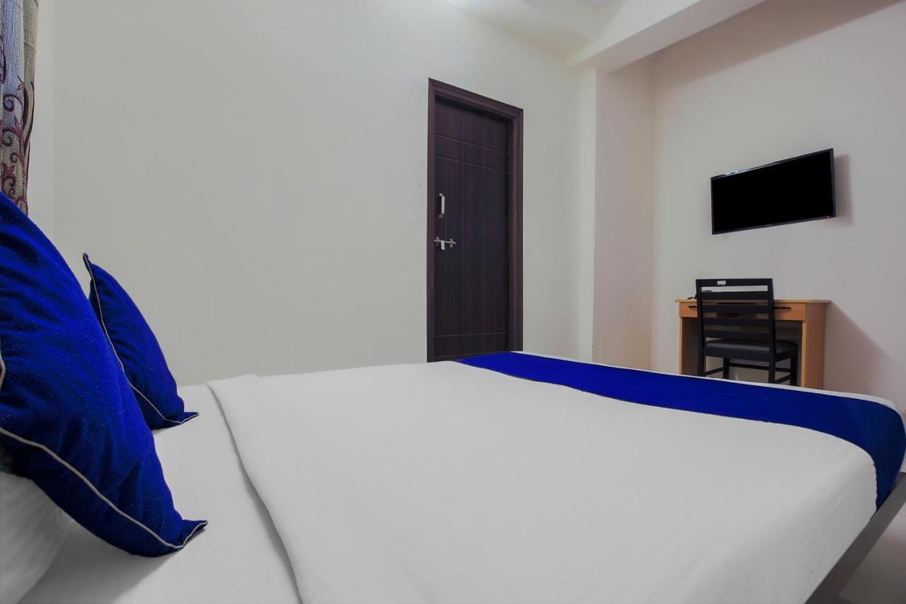 Oyo Silverkey 74581 Nallagandla Hotell Hyderabad Exteriör bild