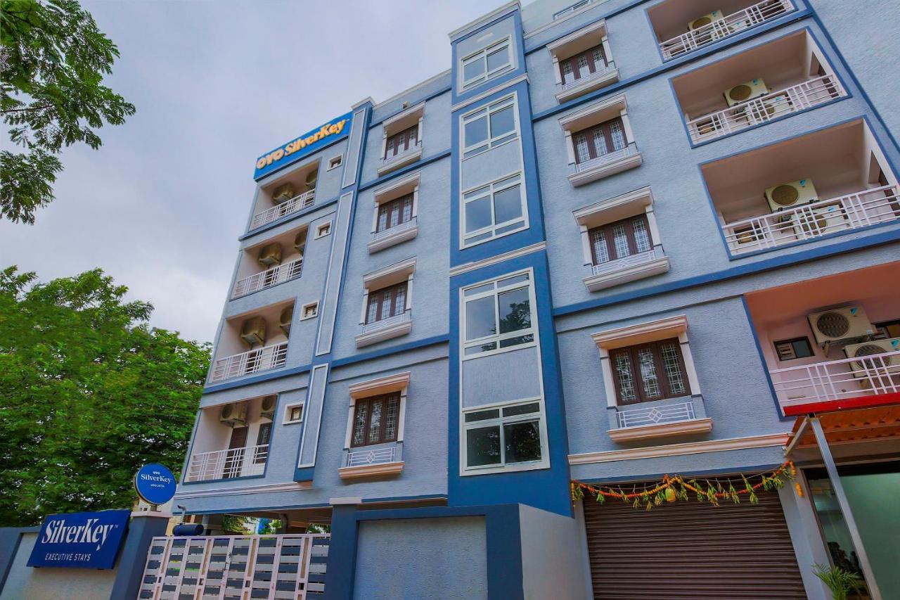 Oyo Silverkey 74581 Nallagandla Hotell Hyderabad Exteriör bild