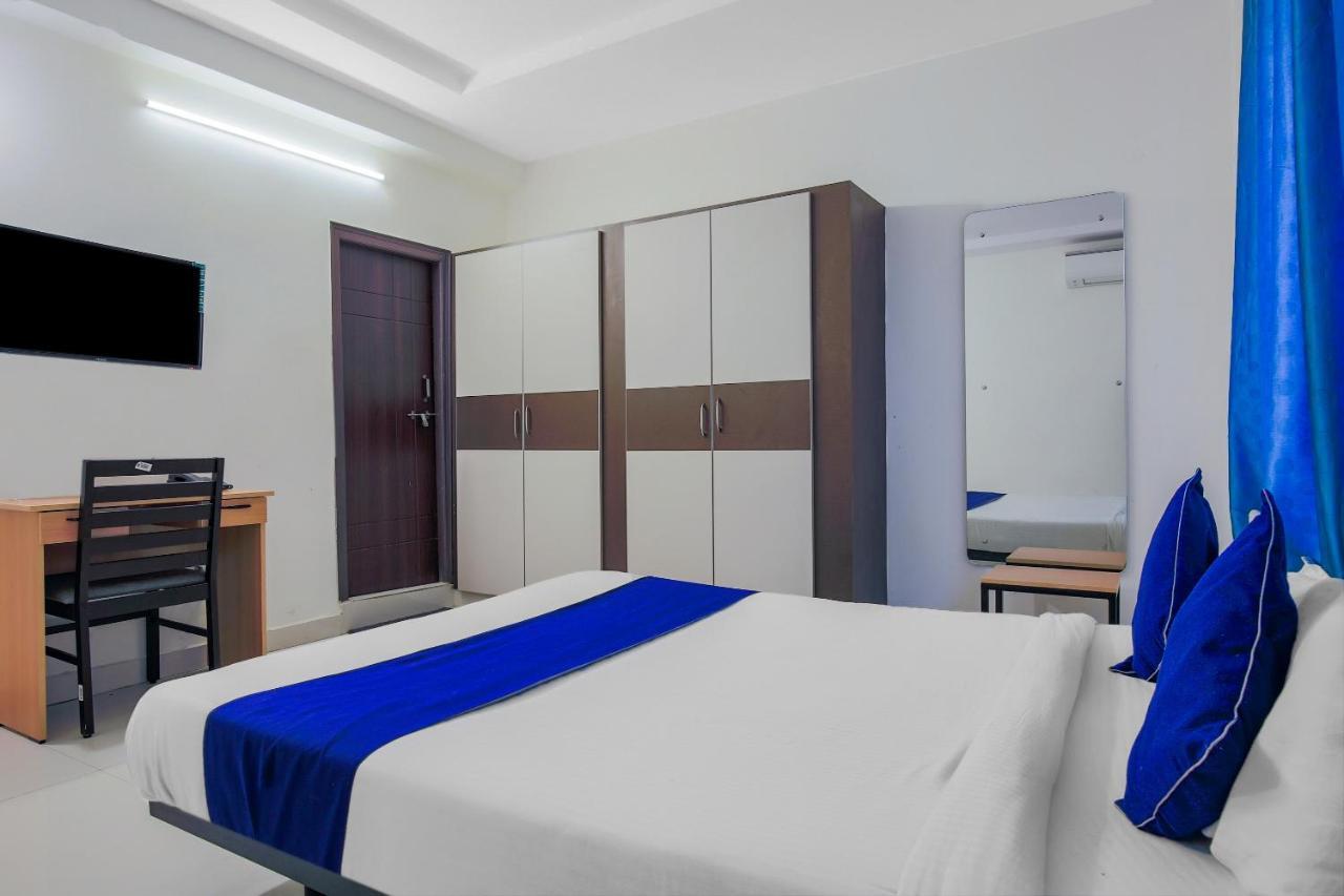 Oyo Silverkey 74581 Nallagandla Hotell Hyderabad Exteriör bild