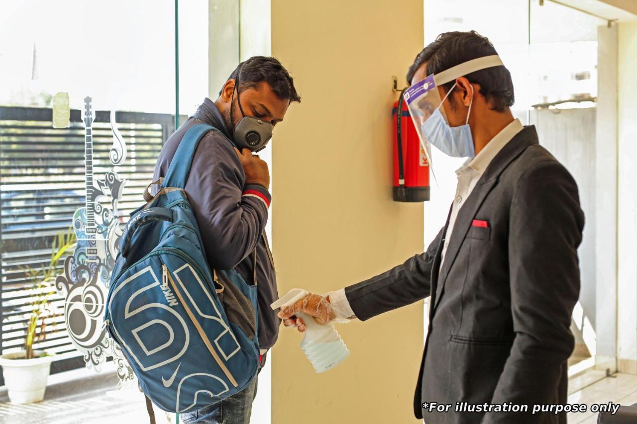 Oyo Silverkey 74581 Nallagandla Hotell Hyderabad Exteriör bild