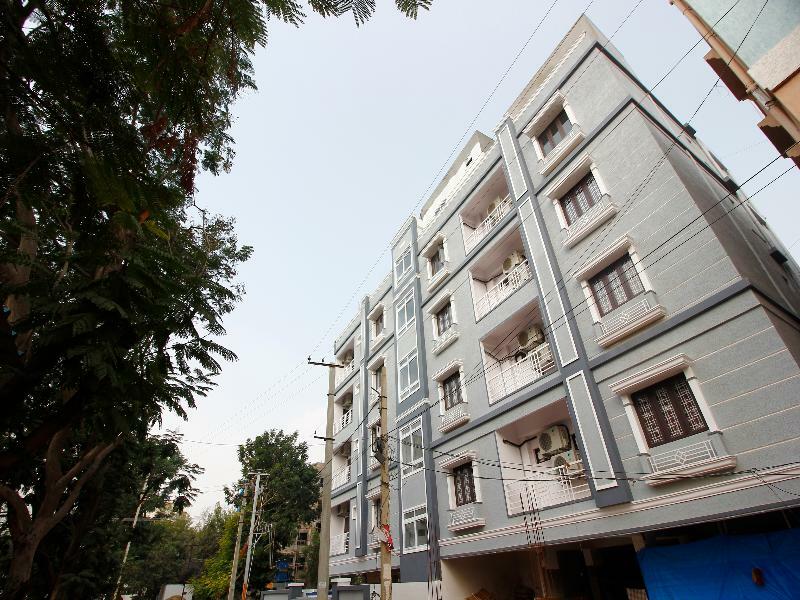 Oyo Silverkey 74581 Nallagandla Hotell Hyderabad Exteriör bild