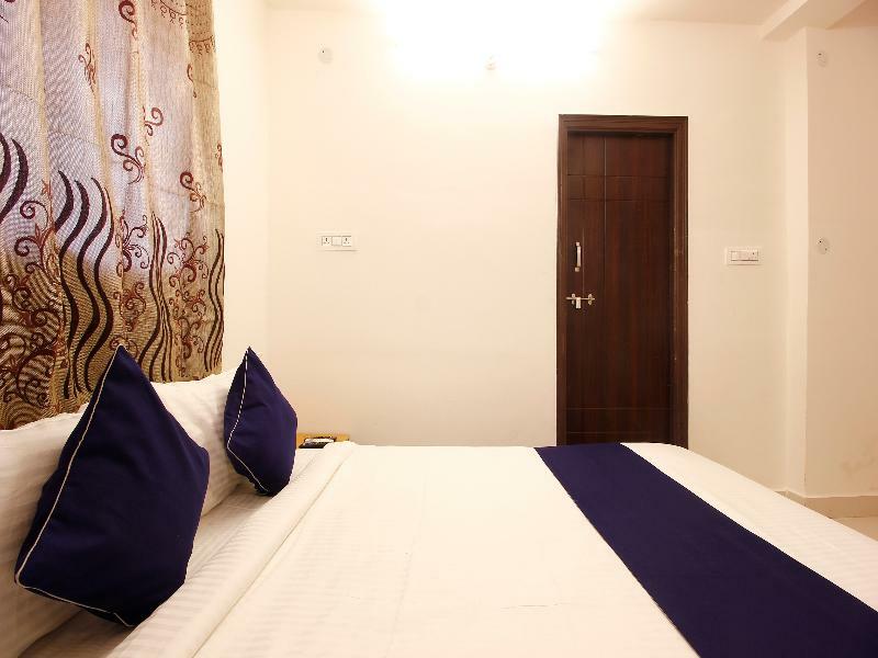 Oyo Silverkey 74581 Nallagandla Hotell Hyderabad Exteriör bild